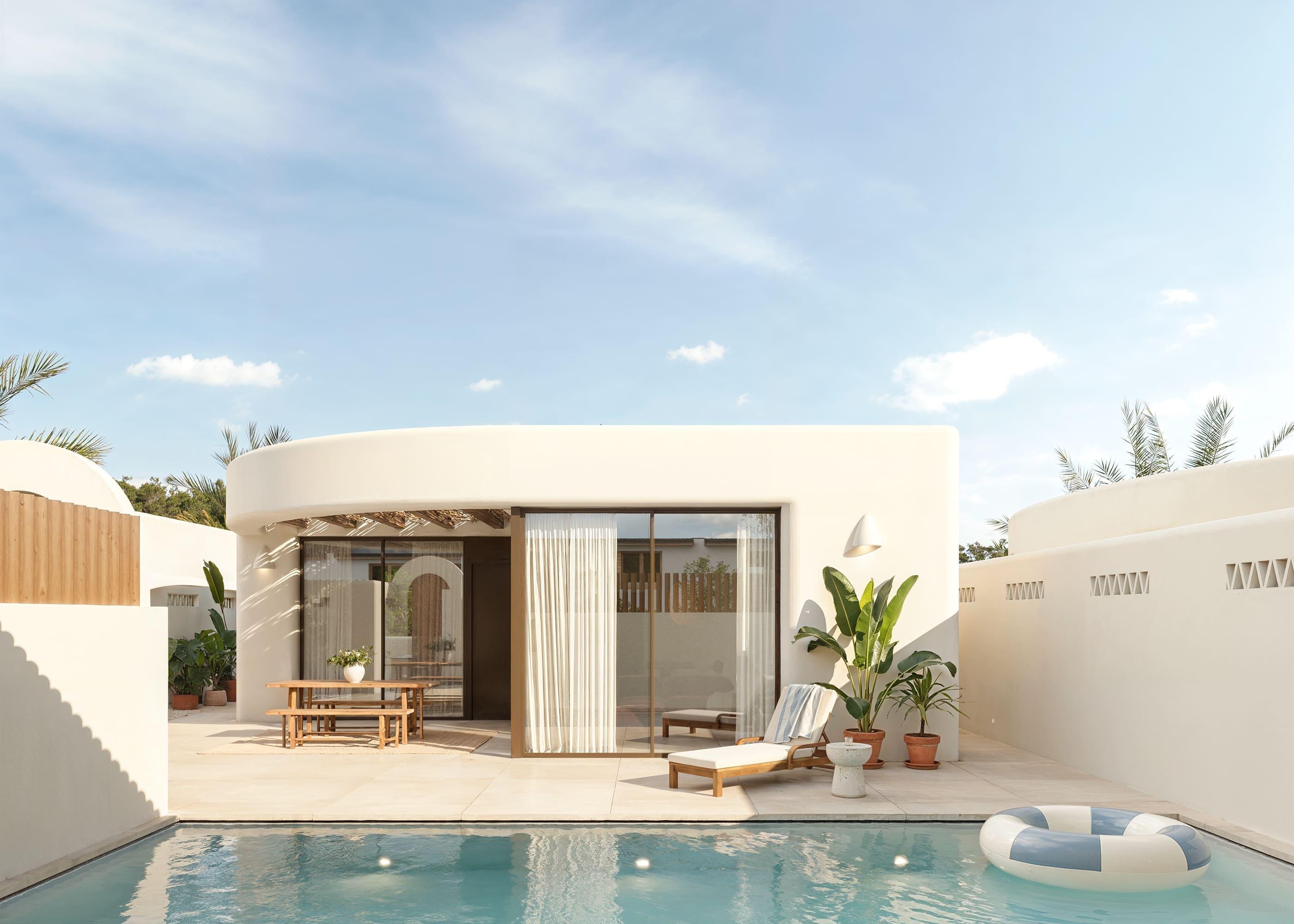 Villa for sale in Algorfa, Alicante - exterior view of new-build property with plot