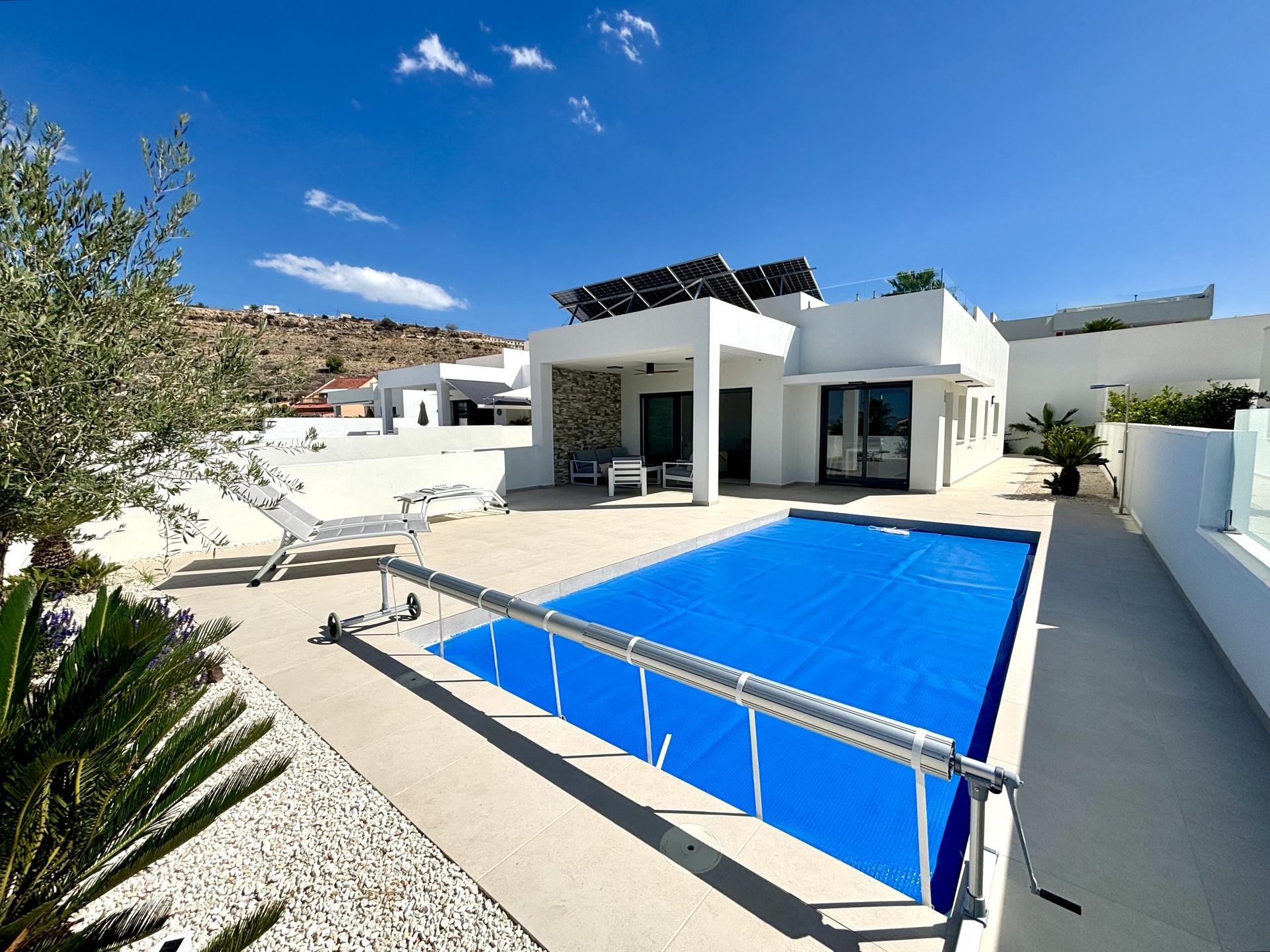 Villa for sale in Benijofar, Alicante - exterior view of new-build single-storey villa with enclosed 424m2 plot