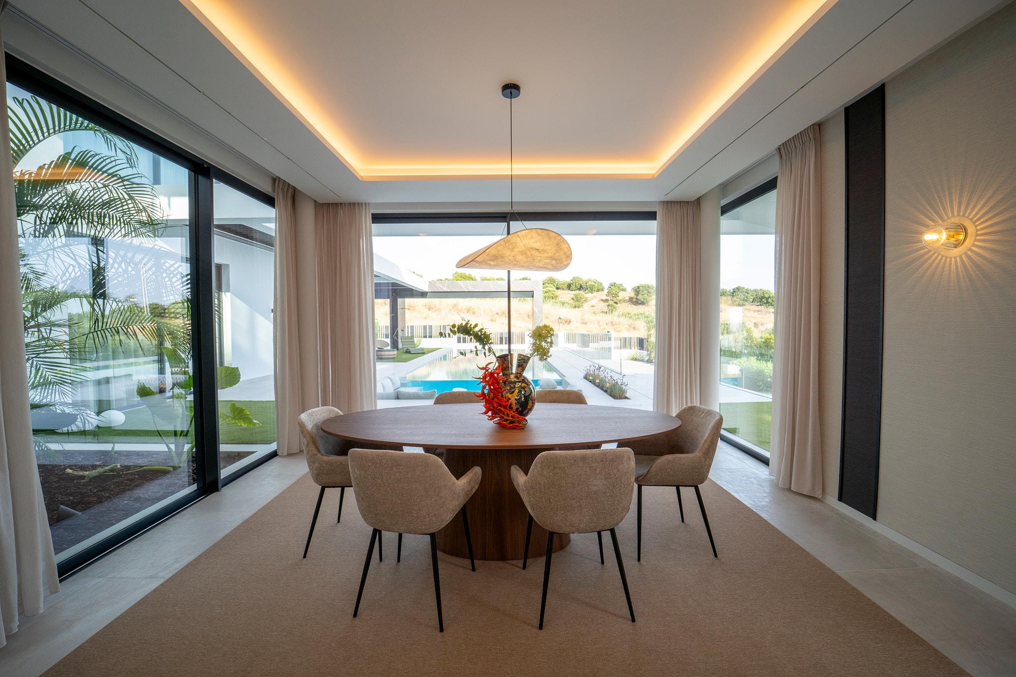 Private pool and surrounding terrace, 6-bedroom villa, El Paraíso, Estepona