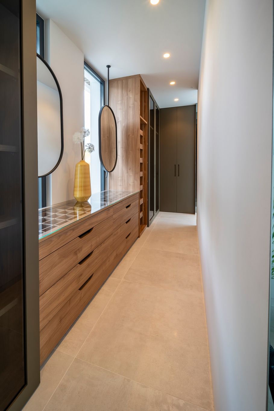 Living area with floor-to-ceiling glazing overlooking garden, El Paraíso, Estepona