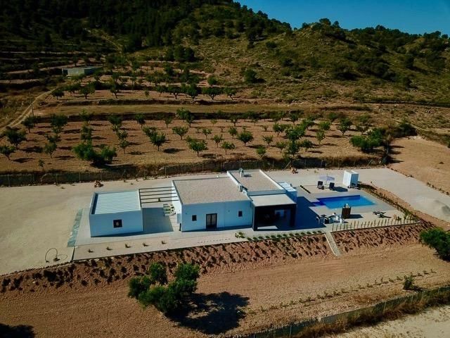 Entrance area of new-build villa in Hondón de las Nieves