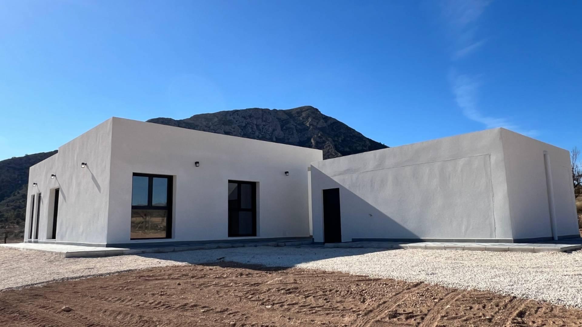 Access track and driveway to new-build villa in Hondón de las Nieves