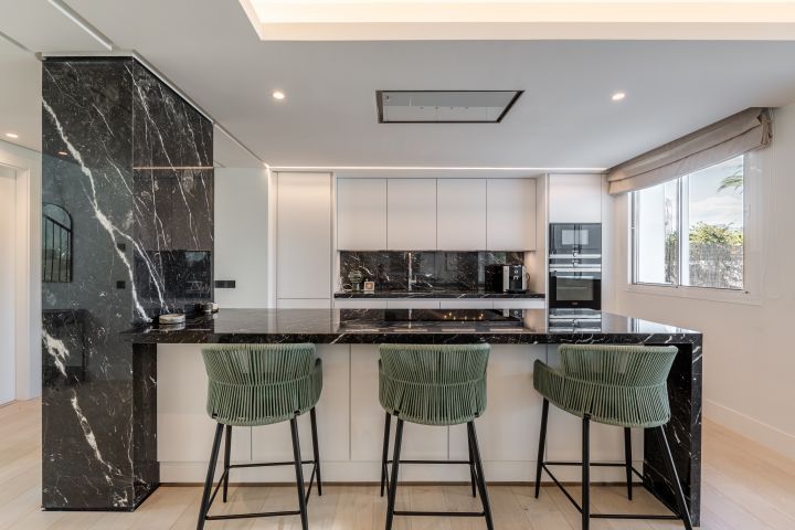 Second bedroom in 5-bedroom new-build villa, Los Naranjos, Marbella