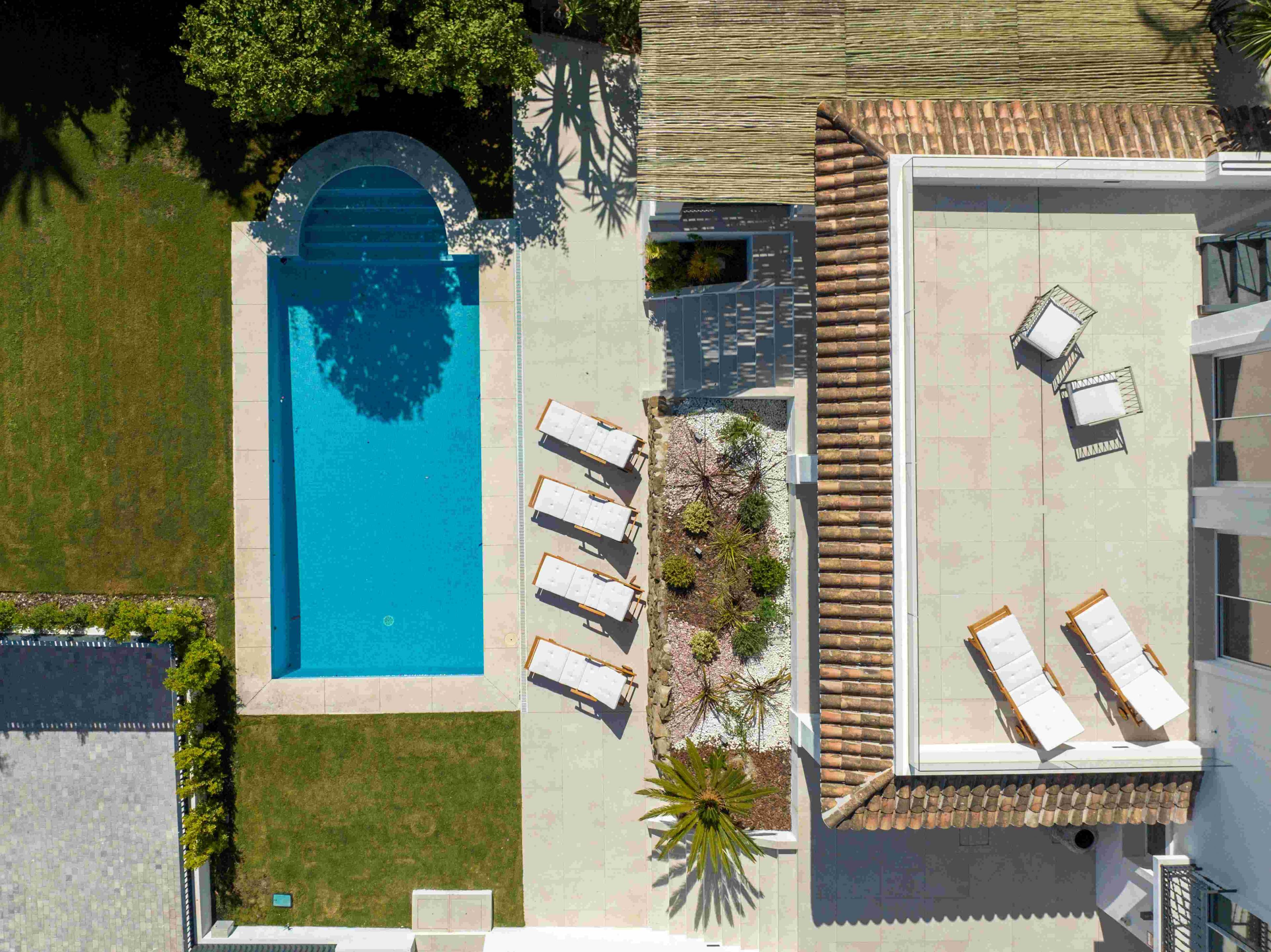 Ground-floor hallway in 5-bedroom new-build villa, Los Naranjos, Marbella