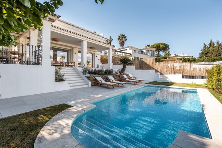Upper-floor landing in 5-bedroom new-build villa, Los Naranjos, Marbella