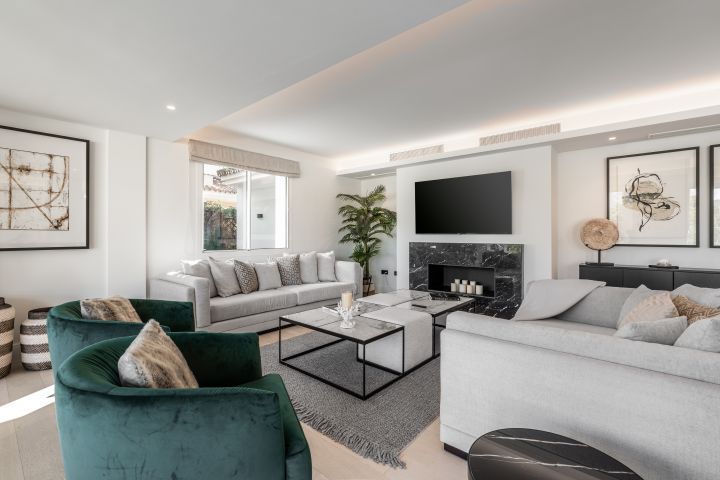 Open-plan living area in 5-bedroom new-build villa, Los Naranjos, Marbella