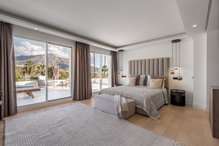 Dining area in 5-bedroom new-build villa, Los Naranjos, Marbella