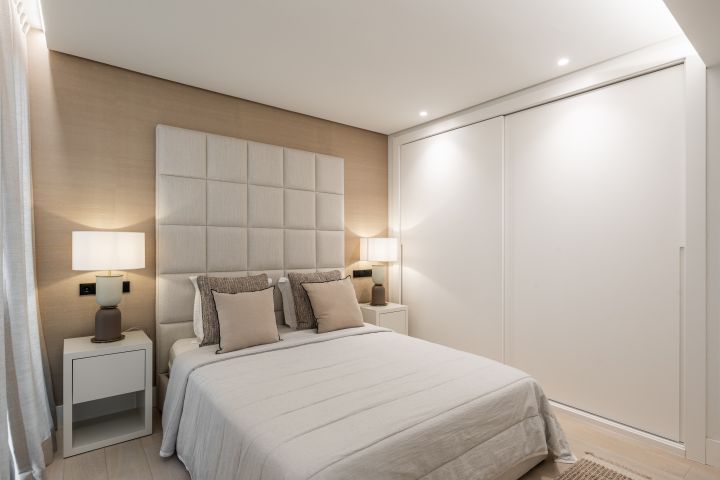 Main bedroom in 5-bedroom new-build villa, Los Naranjos, Marbella