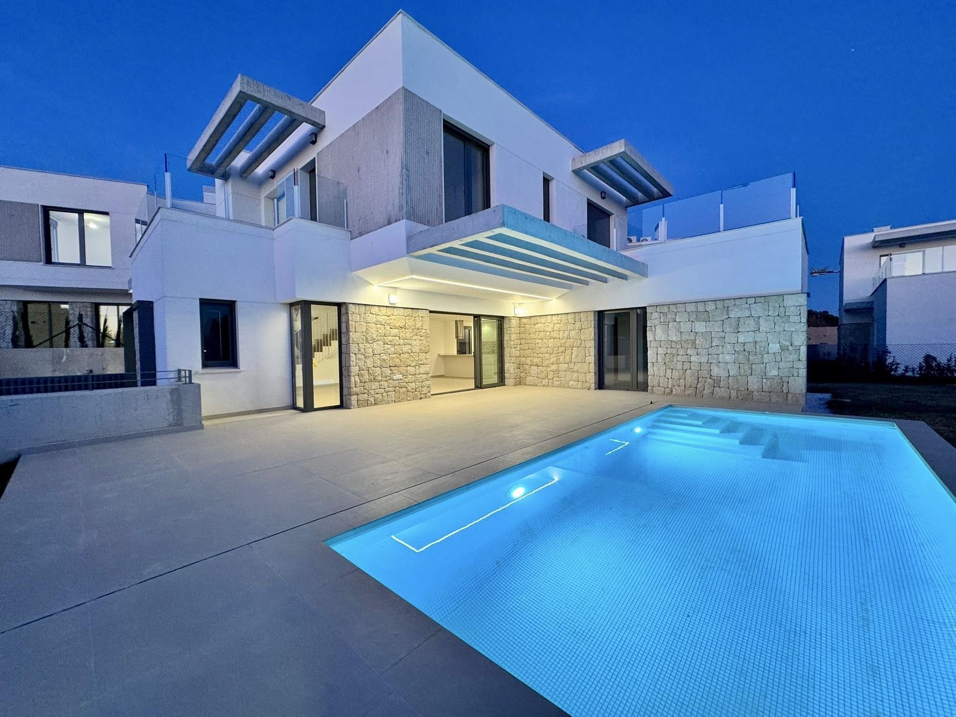 Upper-floor landing in new-build 4-bedroom villa, Finestrat Hills