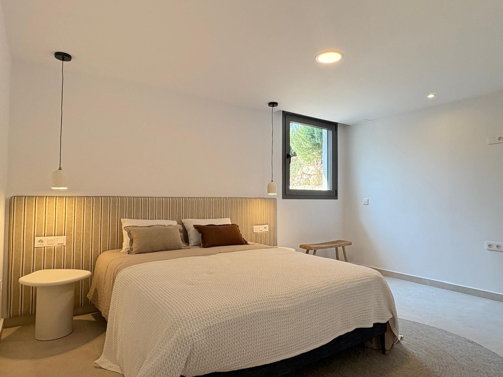 Built-in wardrobe detail in upper-floor bedroom, new-build villa, Finestrat Hills