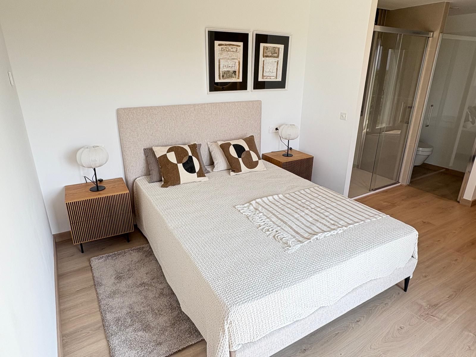 En-suite bathroom in principal bedroom, new-build villa, Finestrat Hills