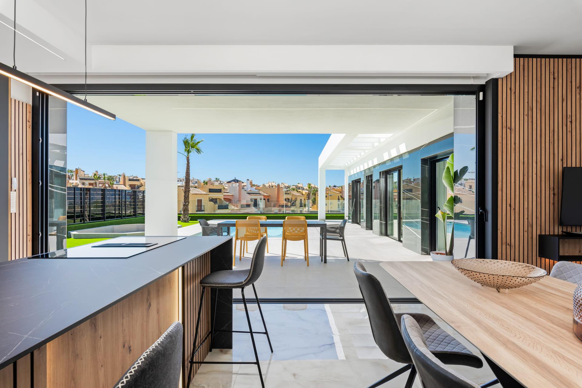 Plot size and garden area at new-build villa, Algorfa