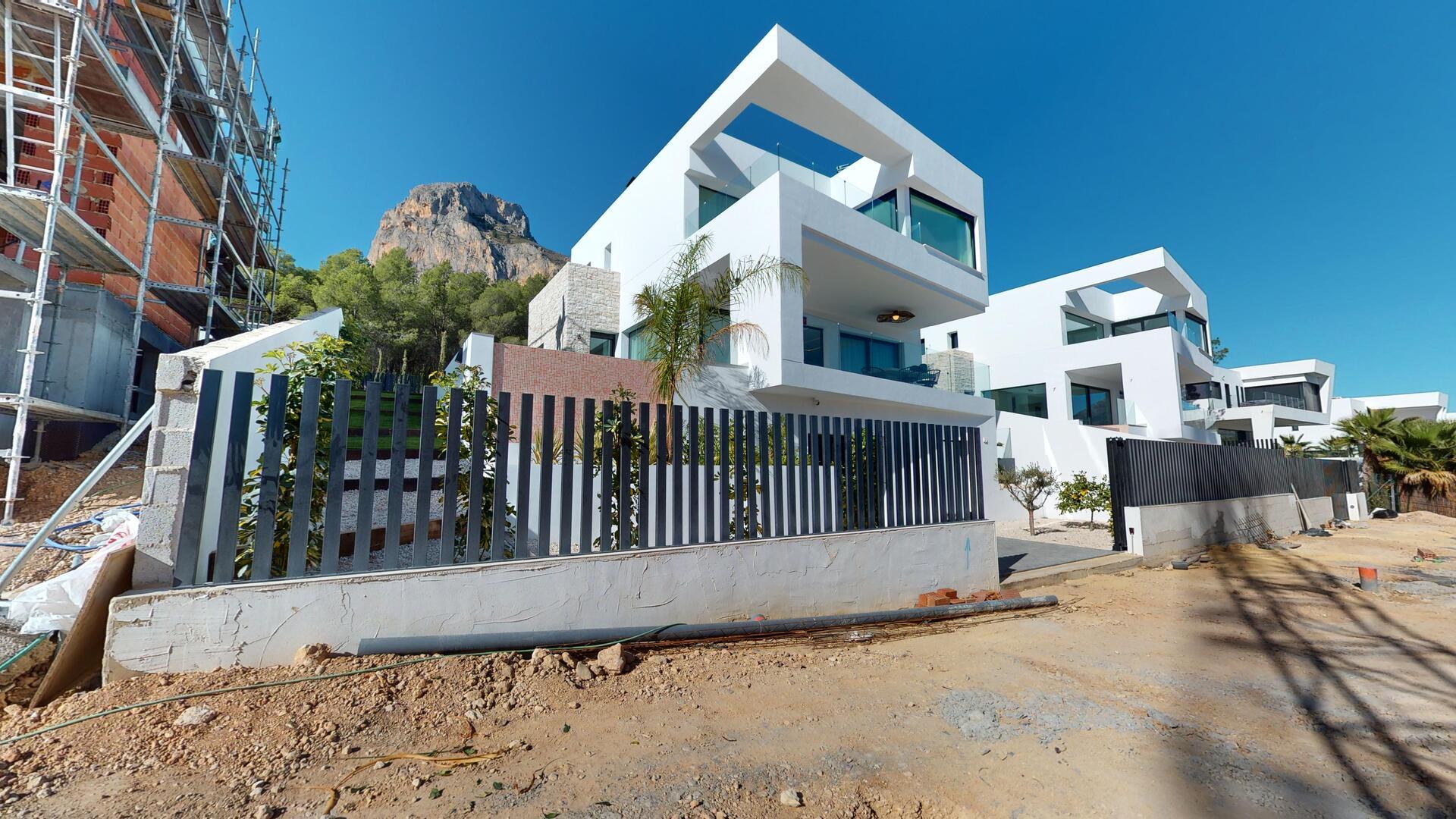 Street-facing elevation of new-build detached villa, Pla de Cantal, Polop