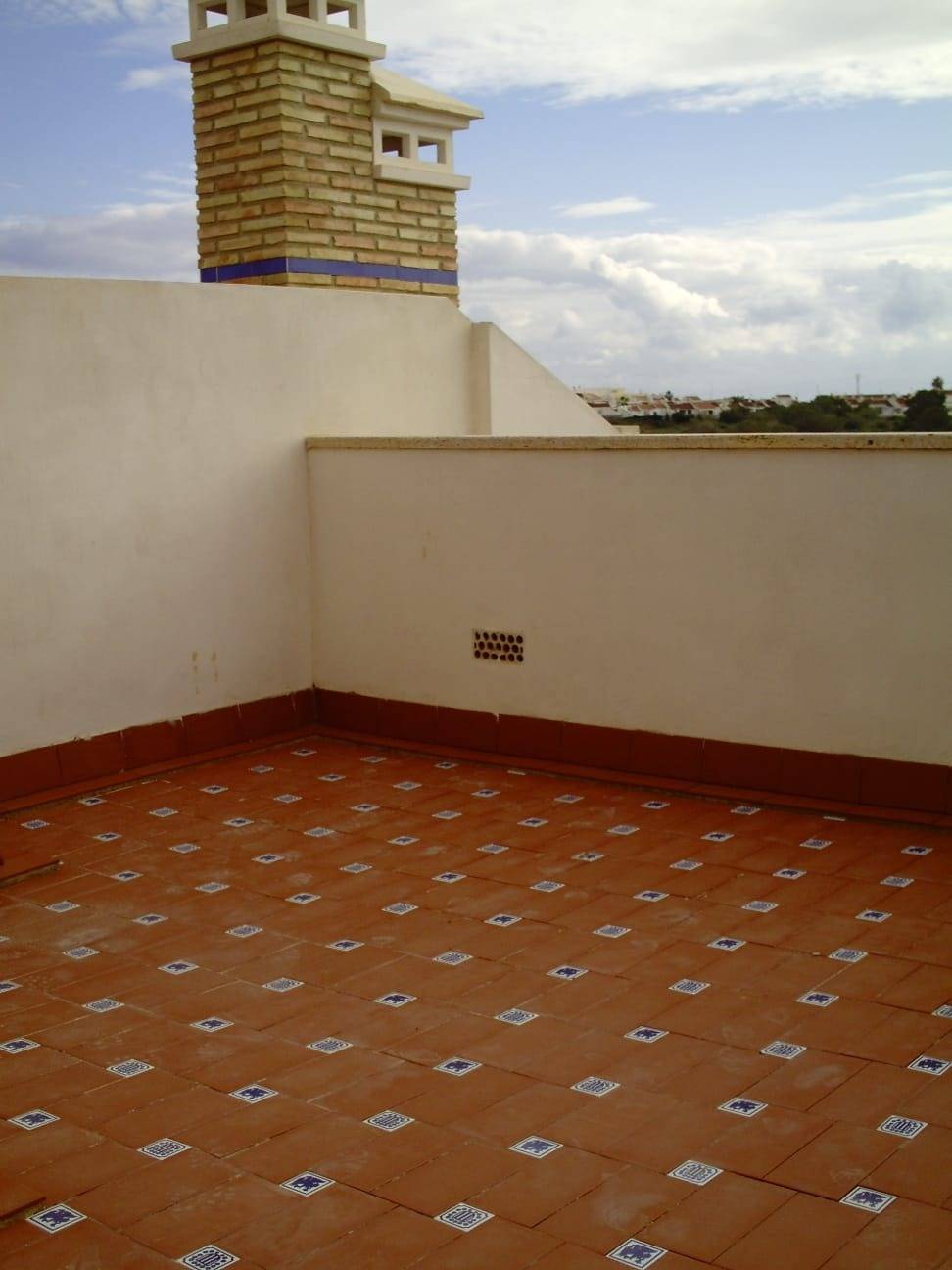 External wall and terrace detail of duplex, PAU 8, Orihuela Costa