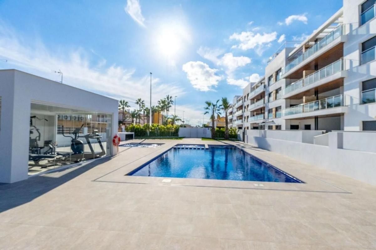 Second bedroom in new-build apartment, Zona los Frutales, Torrevieja
