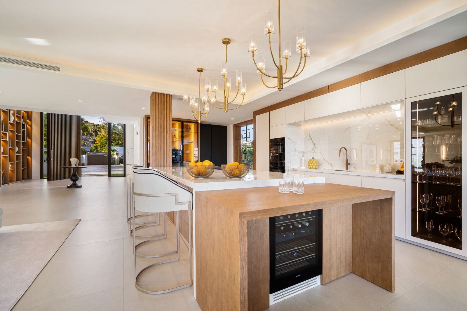 En-suite shower room in 6-bedroom new-build villa, Las Brisas, Marbella