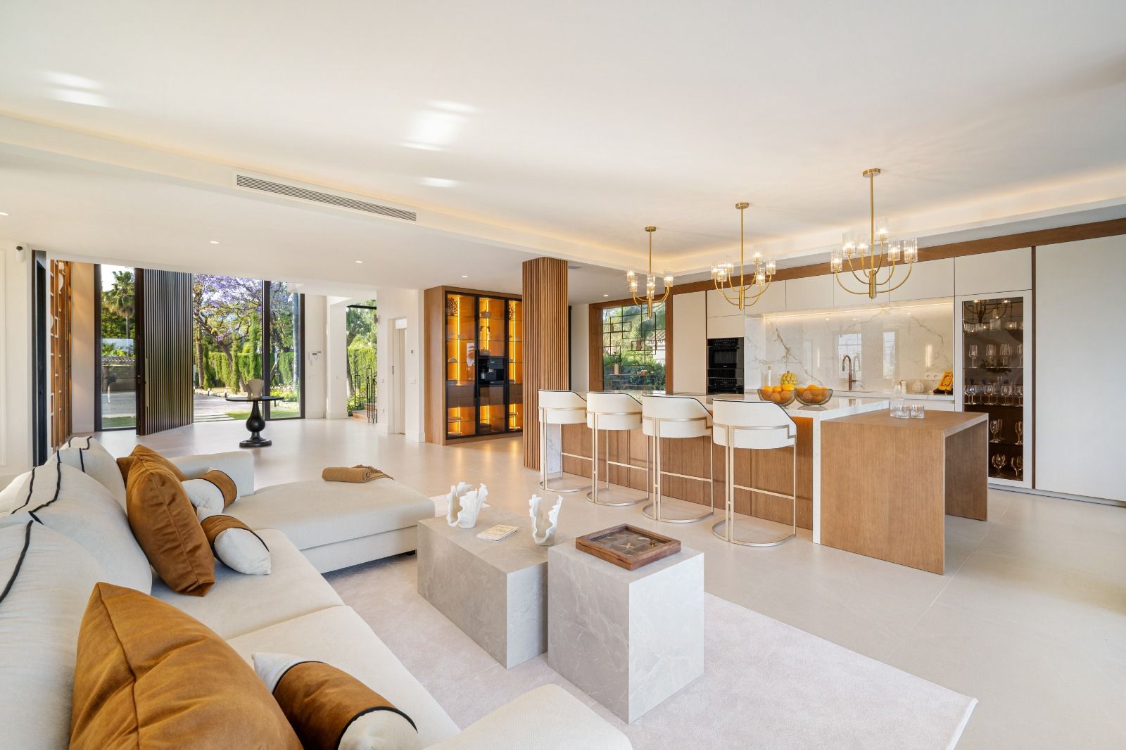 Ground-floor bedroom with direct terrace access in new-build villa, Las Brisas, Marbella