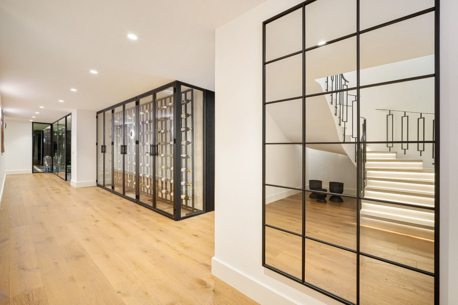 Master suite with dressing area in new-build villa, Las Brisas, Marbella