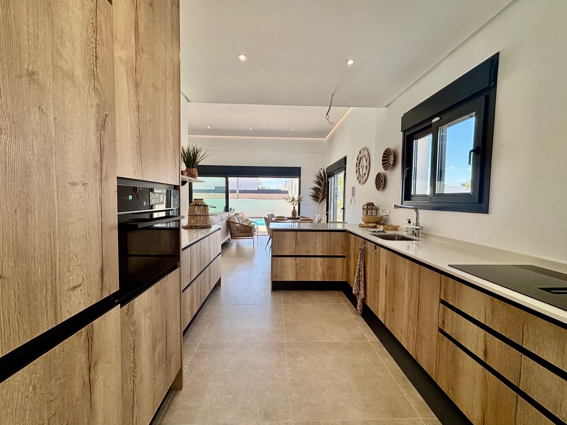 Overview of 372m2 plot surrounding new-build villa in Rafal, Alicante