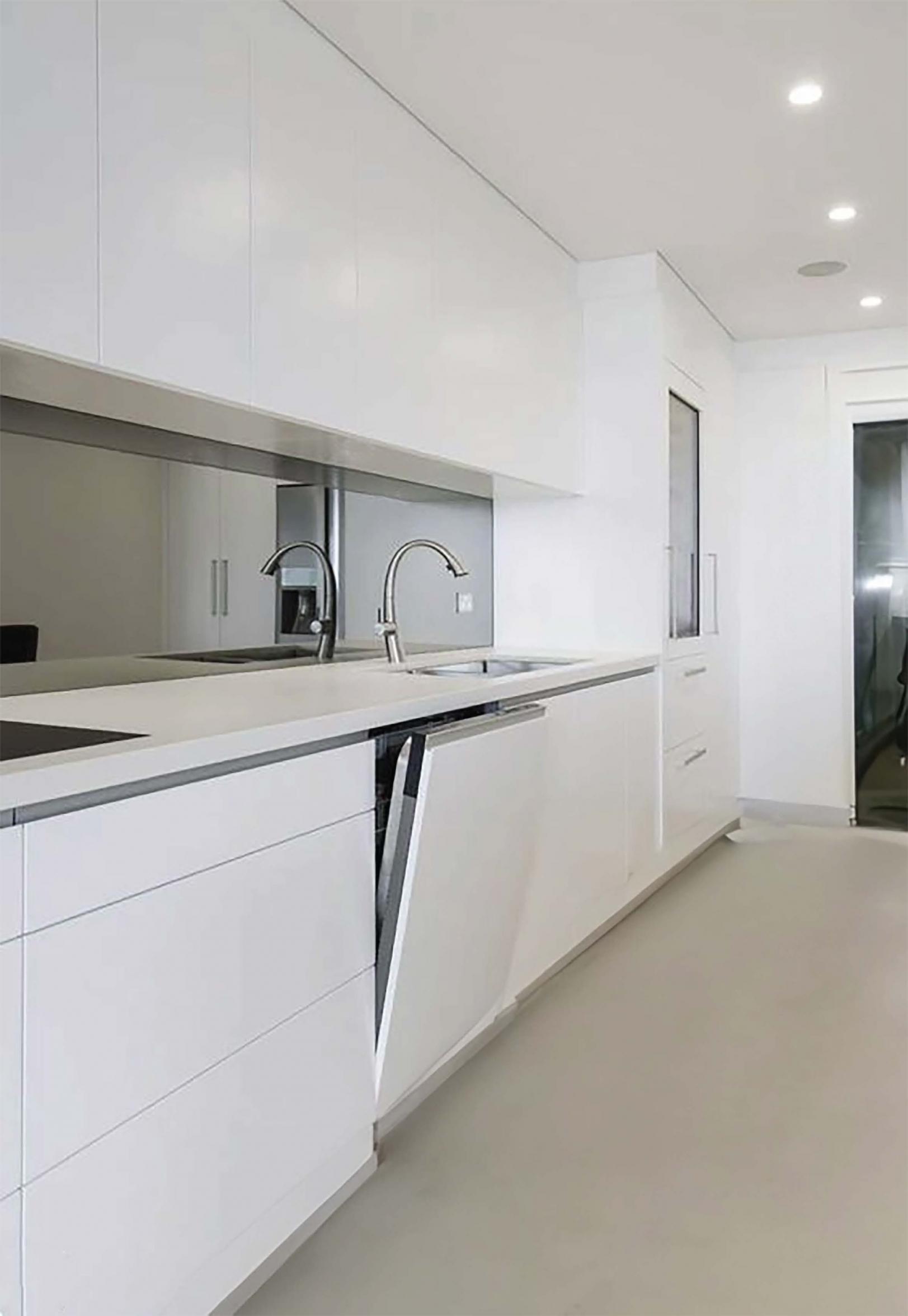 Kitchen with integrated appliances and porcelain tile flooring in new-build apartment, Relleu