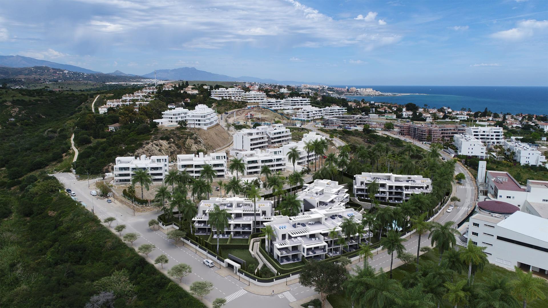 Dining area with garden views, new-build apartment, Azata Golf Estepona Oeste