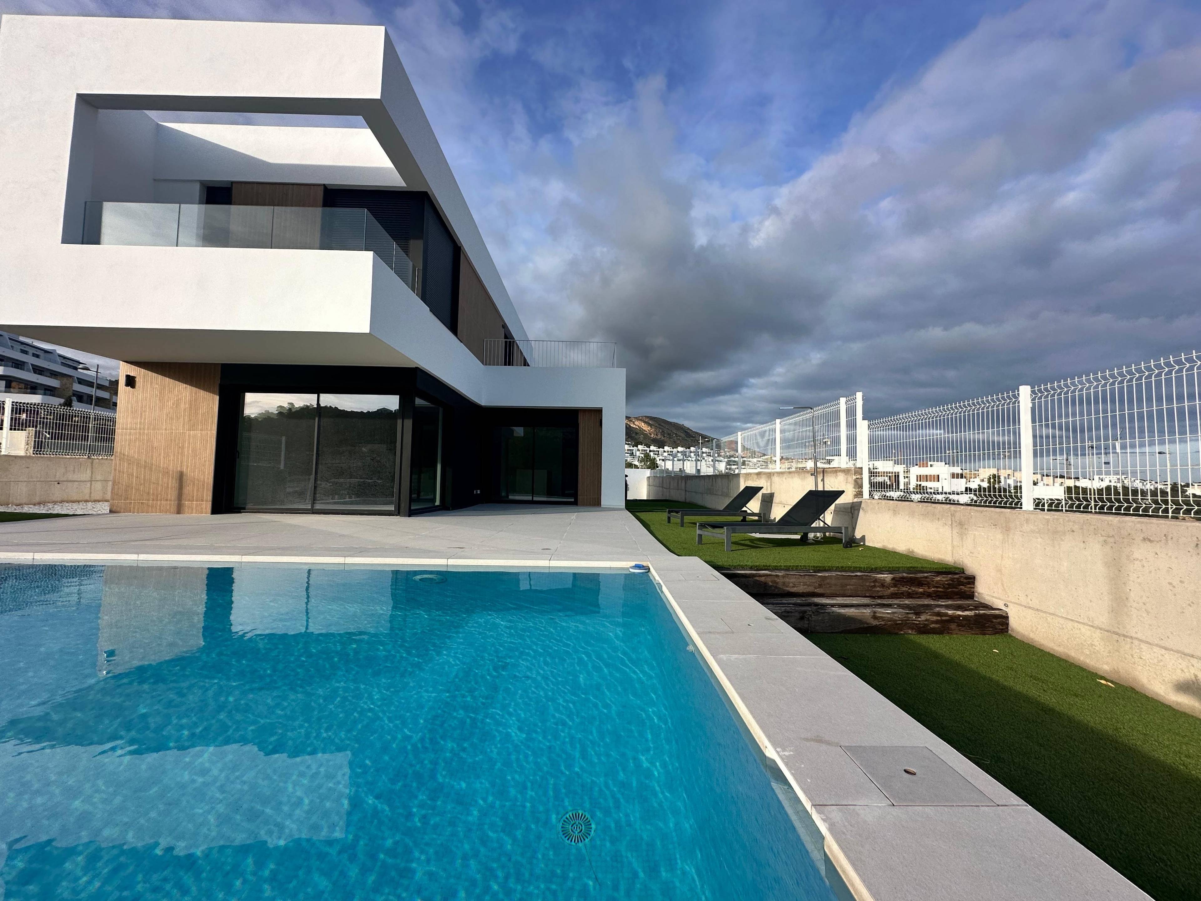 Private swimming pool and terrace area of 4-bedroom villa in Campana Garden, Finestrat
