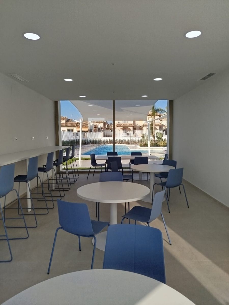 Open-plan kitchen and dining area in 2-bedroom apartment, Lomas de Cabo Roig