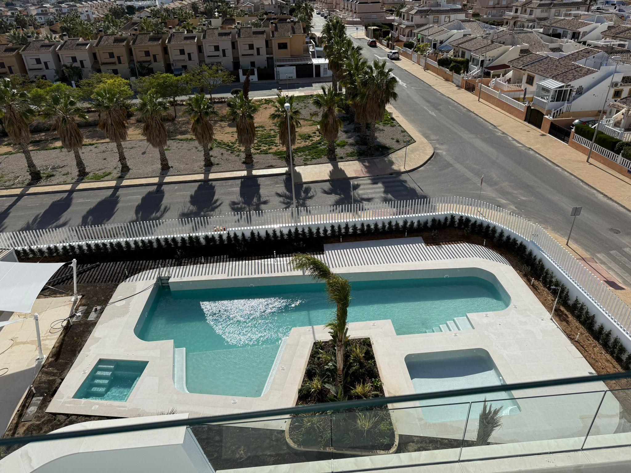 Kitchen with fitted appliances in new-build apartment, Lomas de Cabo Roig