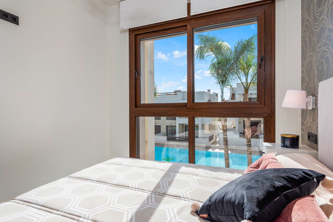 Pergola and outdoor area adjoining private terrace, bungalow, Los Balcones, Torrevieja