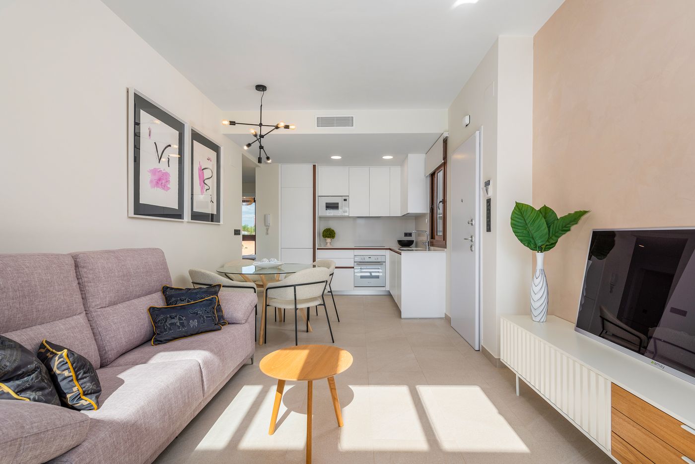 Fitted kitchen with ceramic flooring and appliances, bungalow, Los Balcones, Torrevieja