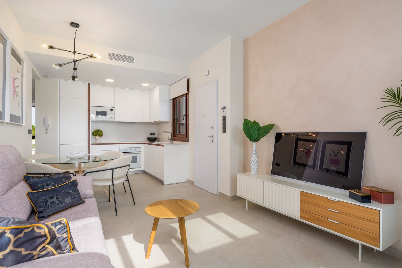 Main bedroom with built-in wardrobes in ground-floor bungalow, Los Balcones, Torrevieja