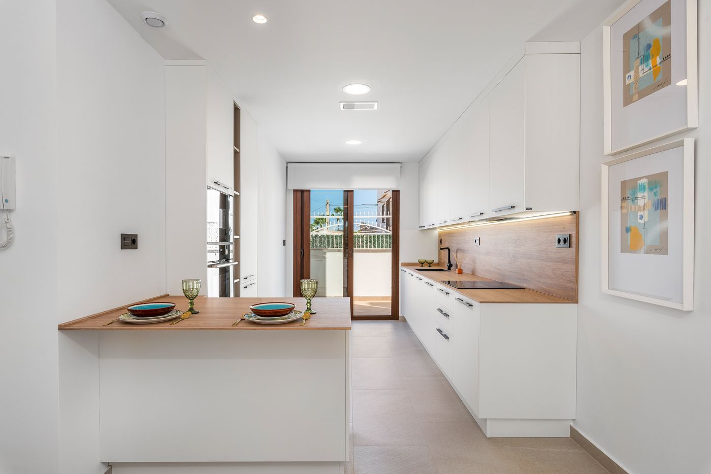 Show unit master bedroom with built-in wardrobes, Los Balcones, Torrevieja