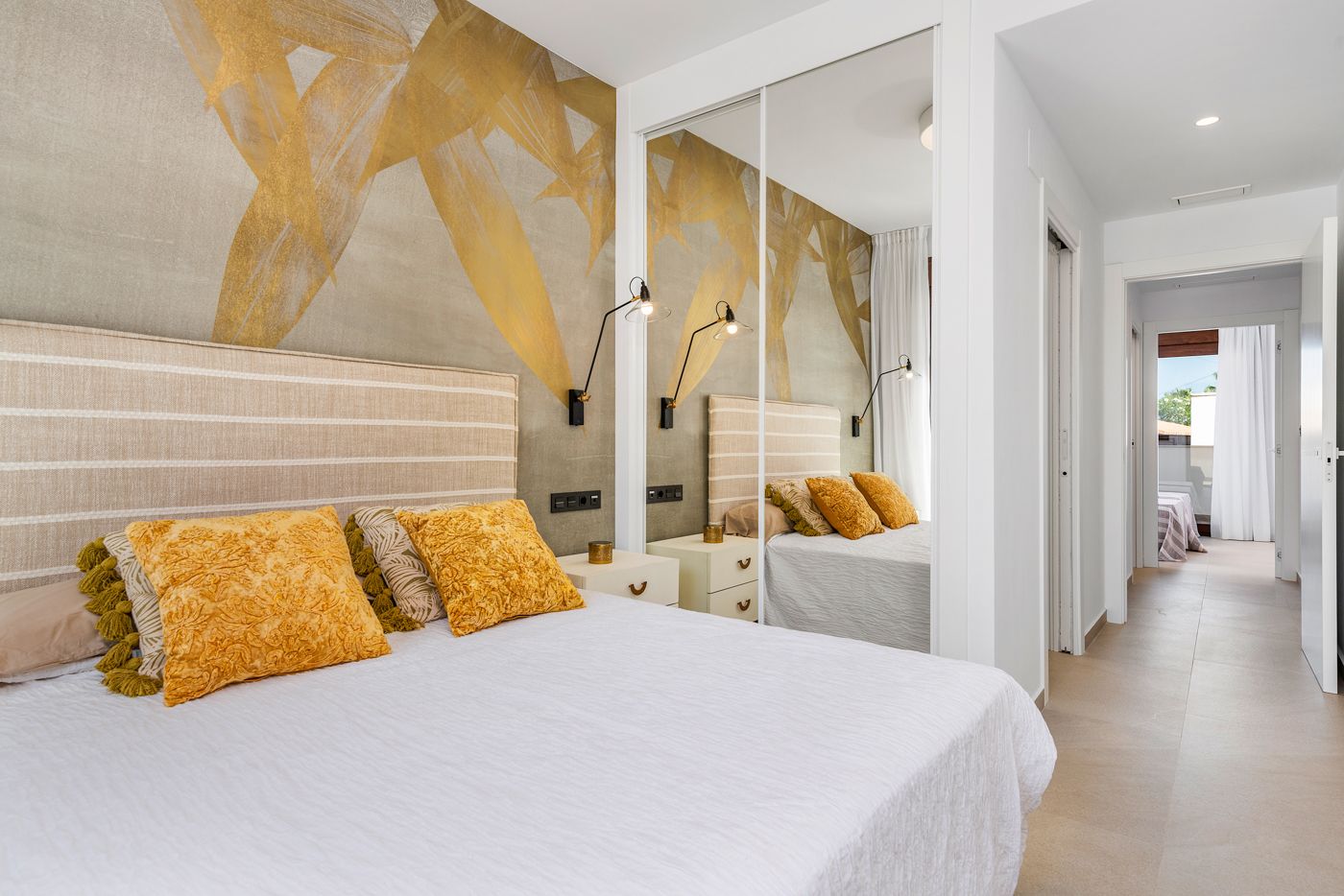 Interior hallway with ceramic flooring, new-build bungalow, Los Balcones, Torrevieja