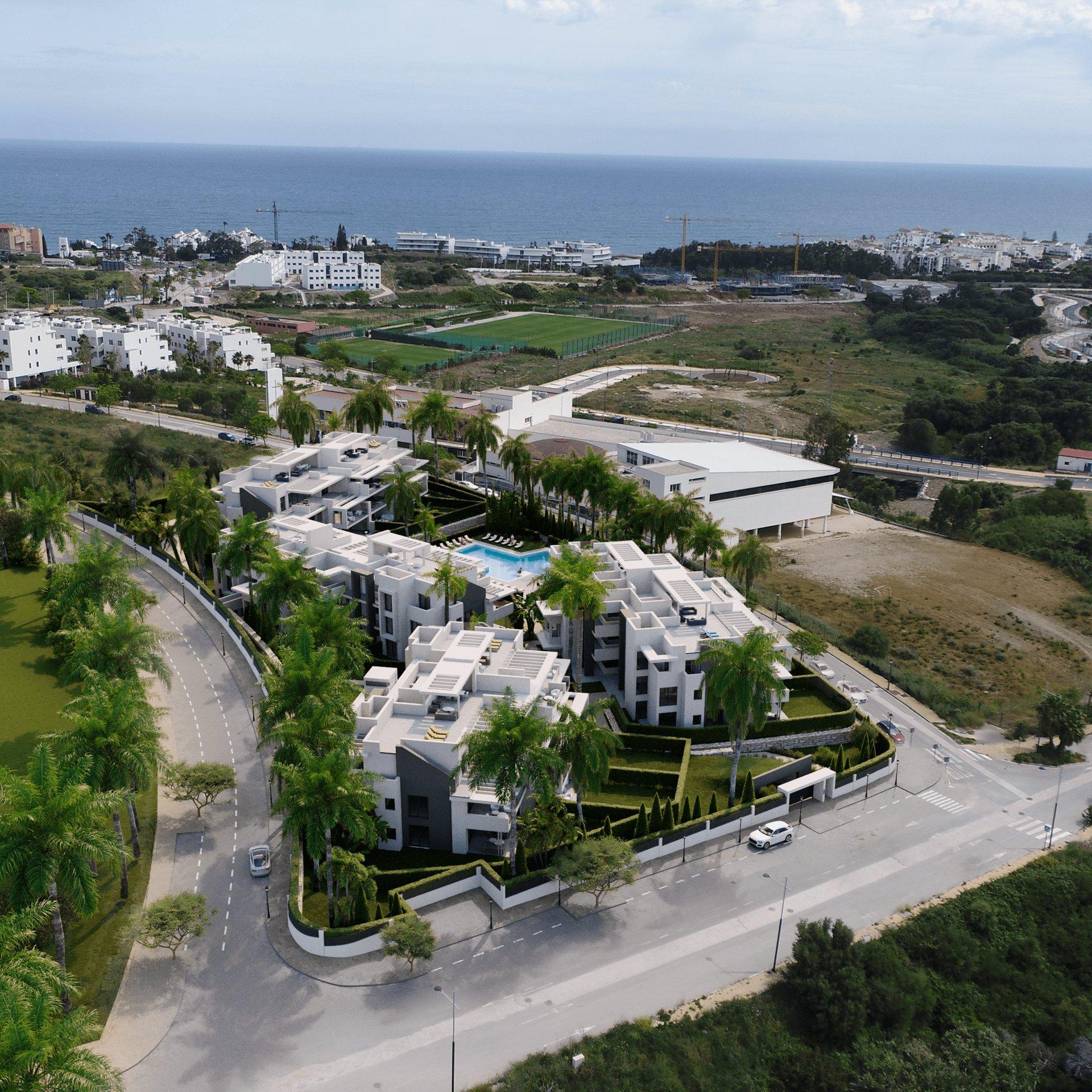 Dining area adjoining kitchen in 3-bedroom apartment, Azata Golf Estepona Oeste