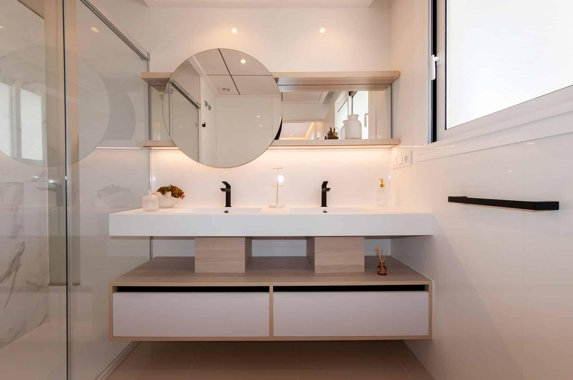 Built-in wardrobe detail in bedroom, new-build bungalow, Lo Marabu
