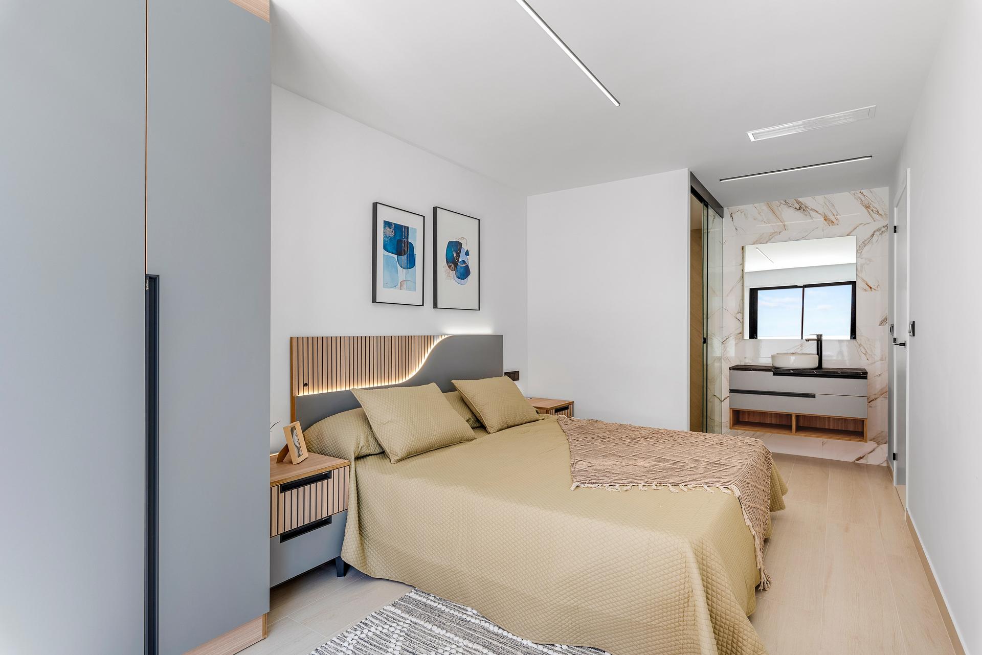 Second bathroom in 3-bedroom new-build apartment, El Raso, Guardamar Del Segura