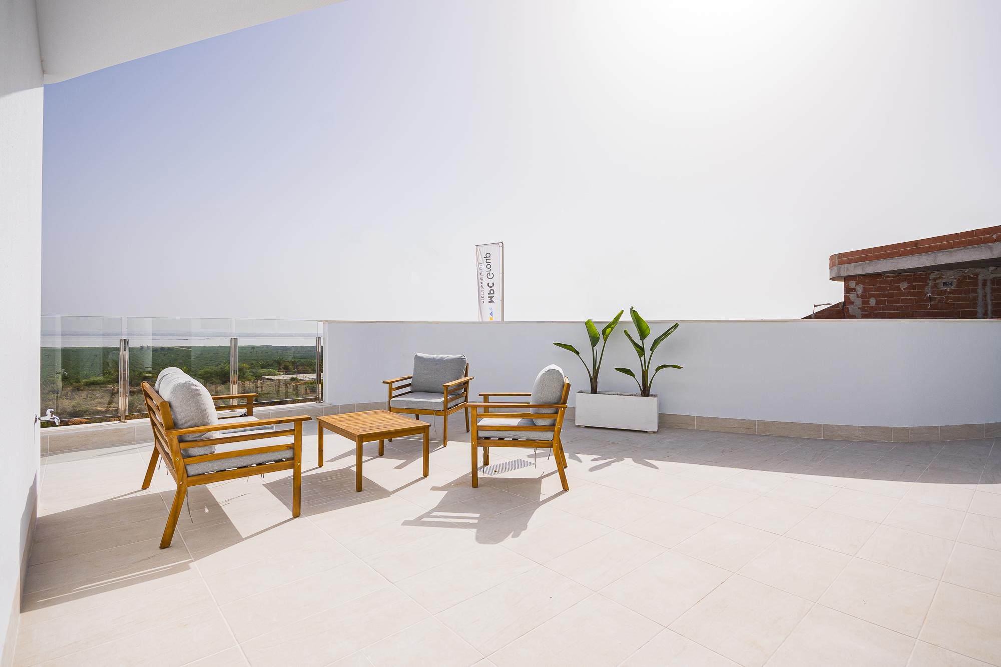 Open-plan living and dining area in 3-bedroom new-build villa, Lago Jardín