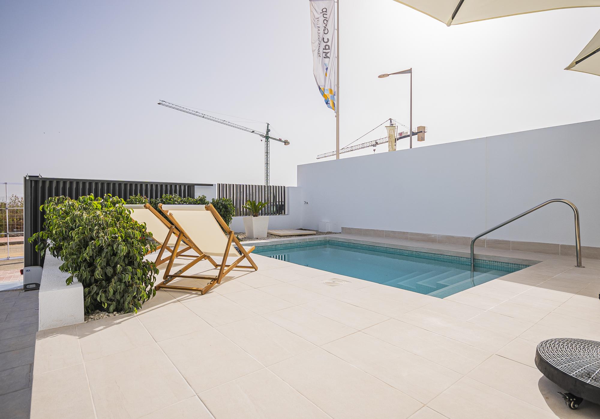 Ground-floor terrace step to garden, Lago Jardín villa, Torrevieja