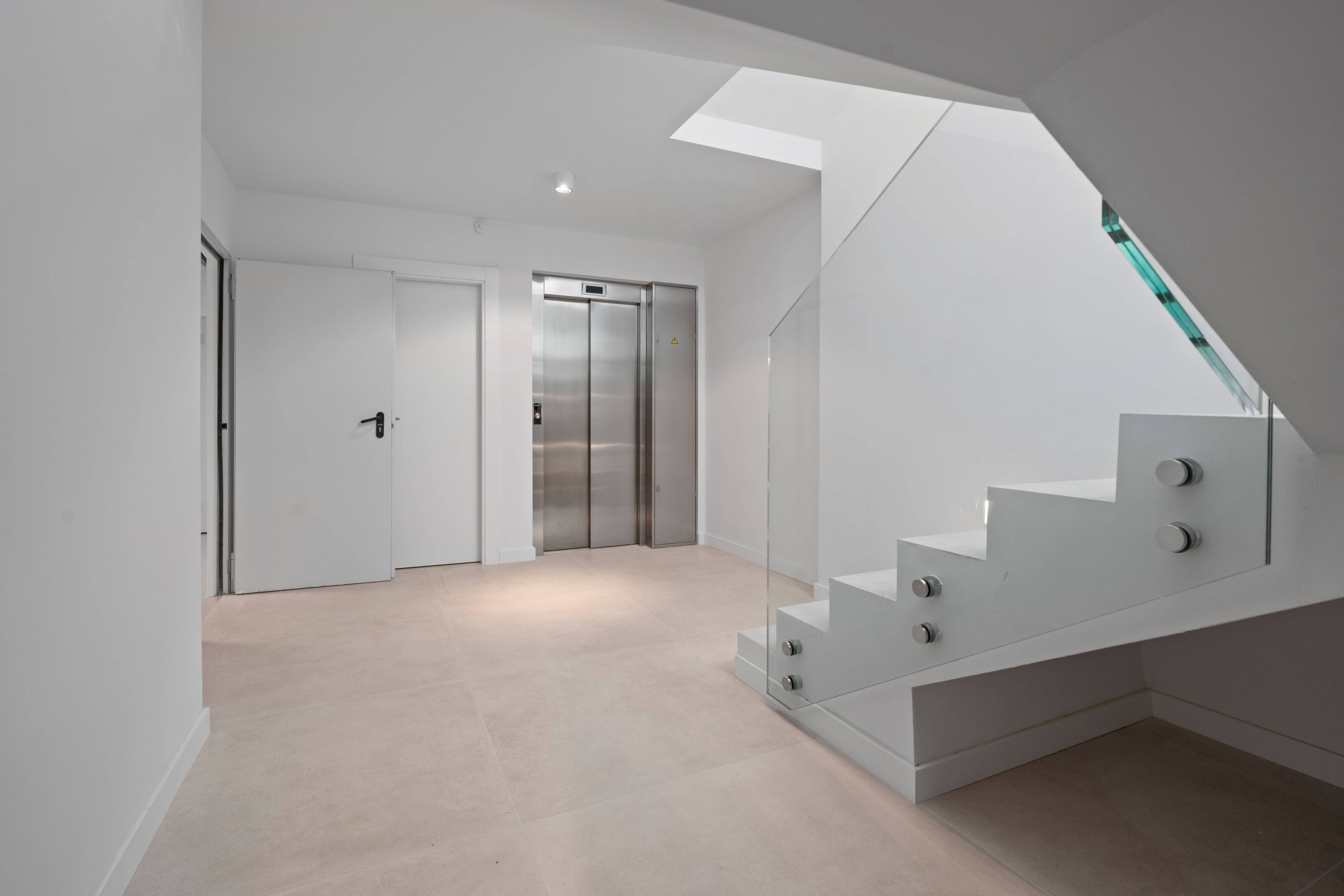 Open kitchen and dining area with integrated appliances, Rincón de Loix, Benidorm