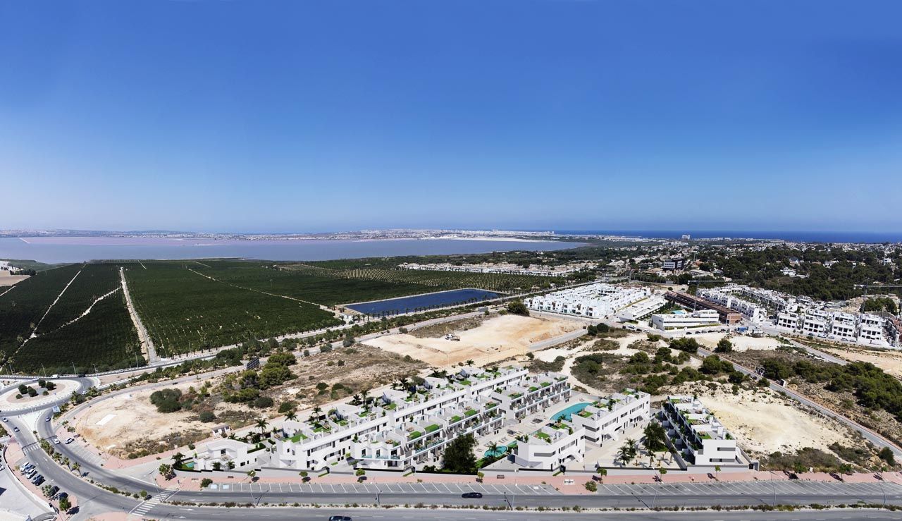 Open-plan living and dining area in 2-bedroom penthouse, Lago Jardín, Torrevieja