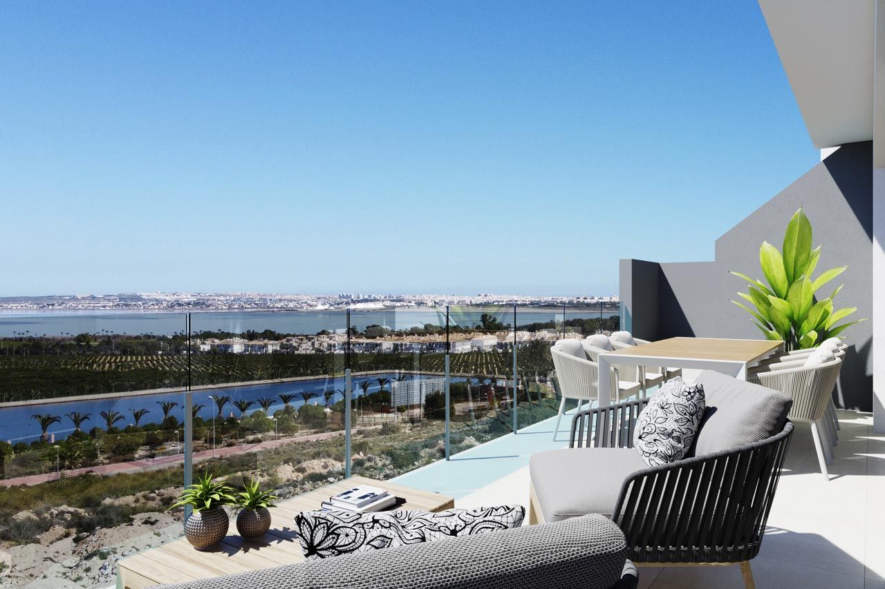 Communal pool viewed from upper level, Lago Jardín, Torrevieja