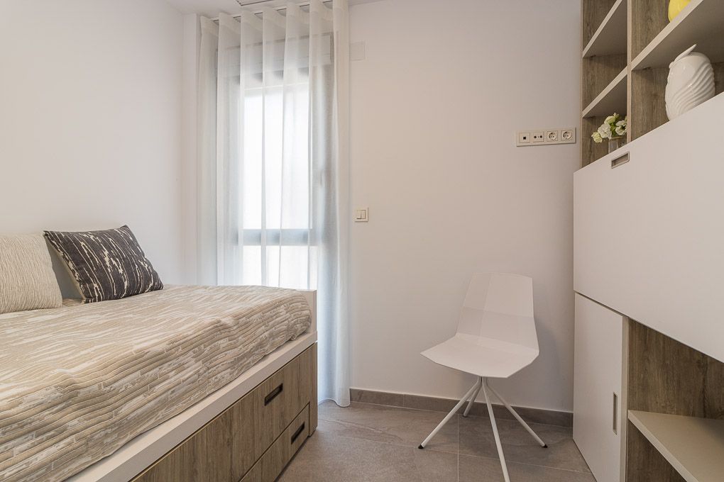 Side terrace with paved surround on ground-floor bungalow, Los Balcones, Torrevieja