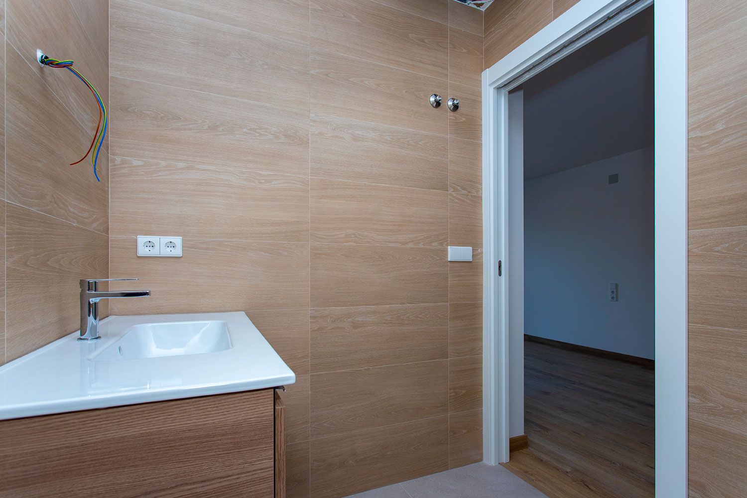 Bathroom vanity unit and mirror, La Canalosa new-build bungalow