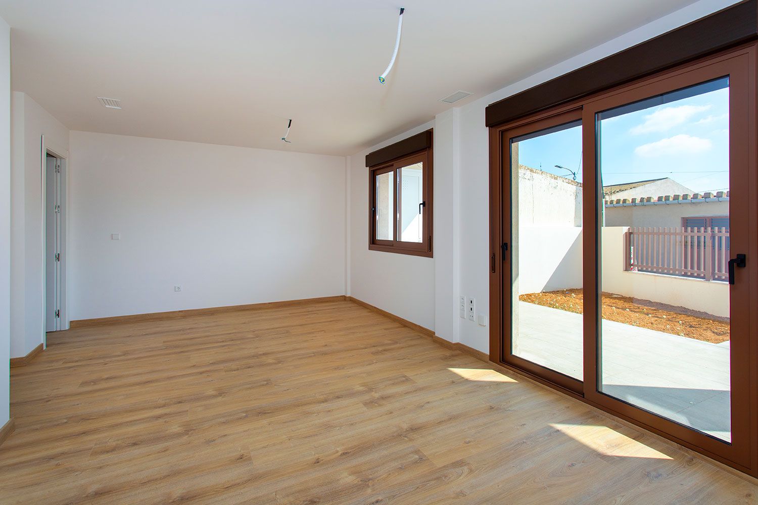 Show unit terrace with outdoor furniture, La Canalosa bungalow