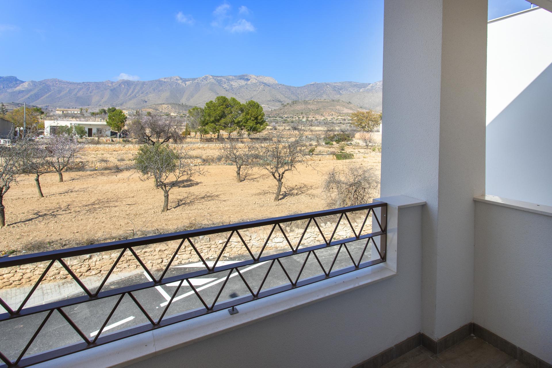 Solarium deck with parapet wall and countryside views, Hondón de las Nieves
