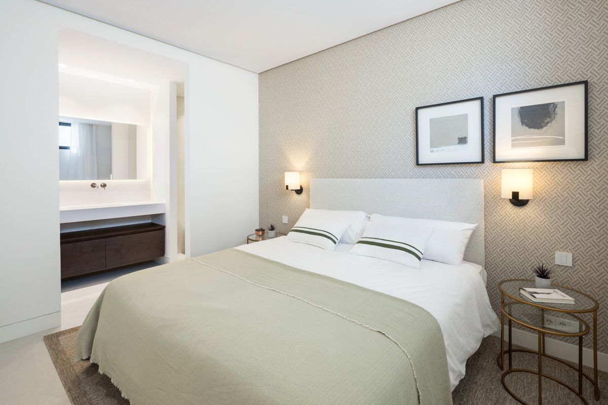 Third bedroom in 6-bedroom new-build villa, La Quinta, Benahavis