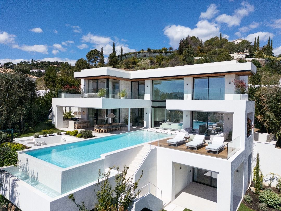 Ground floor interior space in new-build villa, La Quinta, Benahavis