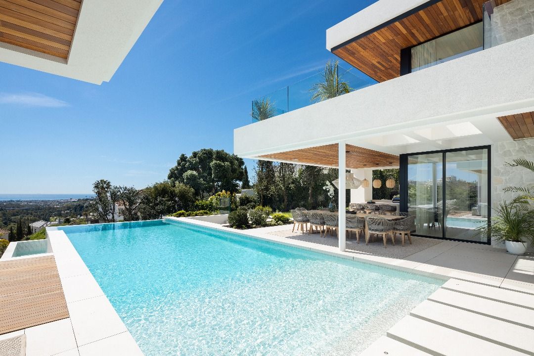 Driveway and entrance gate of new-build villa in La Quinta, Benahavis