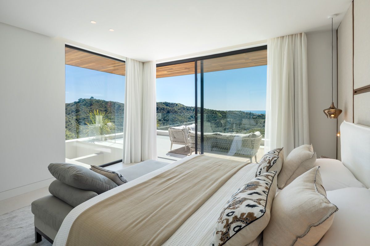 Side elevation of new-build villa on 1,398m2 plot in La Quinta, Benahavis