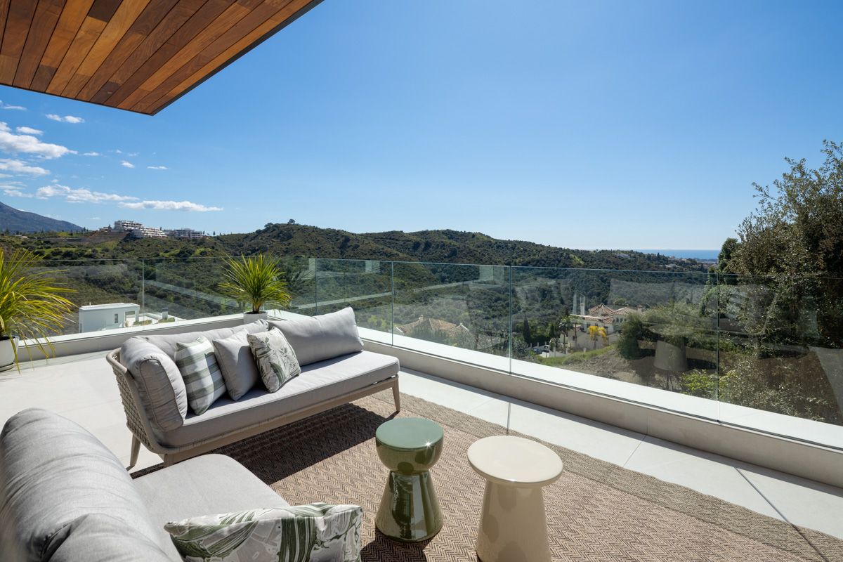 Garden and outdoor space of new-build villa in La Quinta, Benahavis